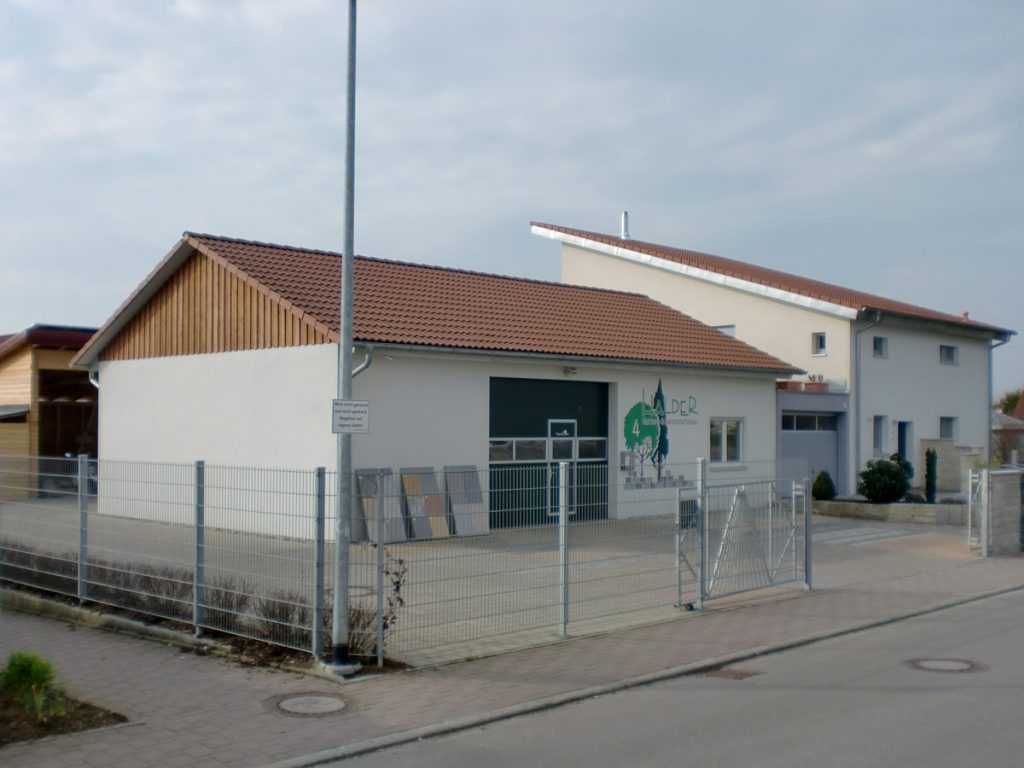 Wohngebäude mit Büro und Lagerhalle in Öpfingen