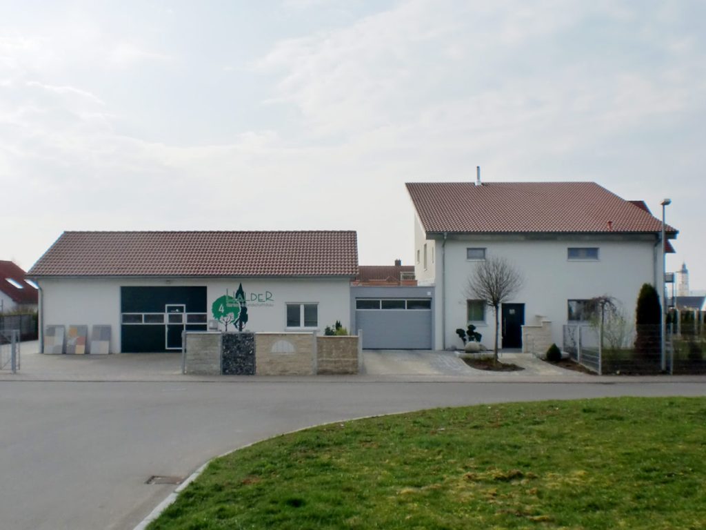 Wohngebäude mit Büro und Lagerhalle in Öpfingen